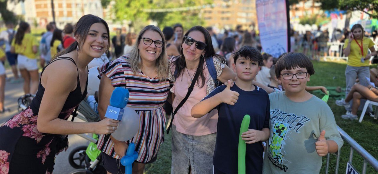 Grupo de personas sonriendo en el Parque del Temple durante CIMA 2026
