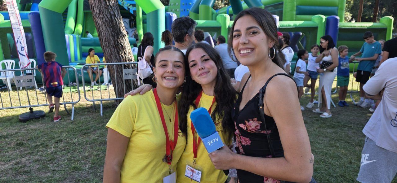 Tres jóvenes sonrientes en el Parque del Temple durante CIMA 2026