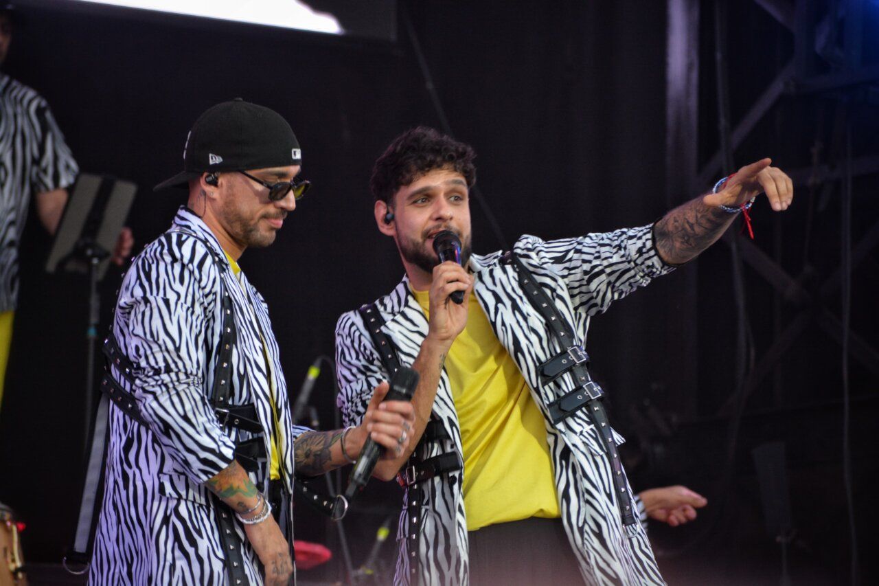 El Combo Dominicano y Grupo Beatriz actuando en las fiestas de la Soledad.