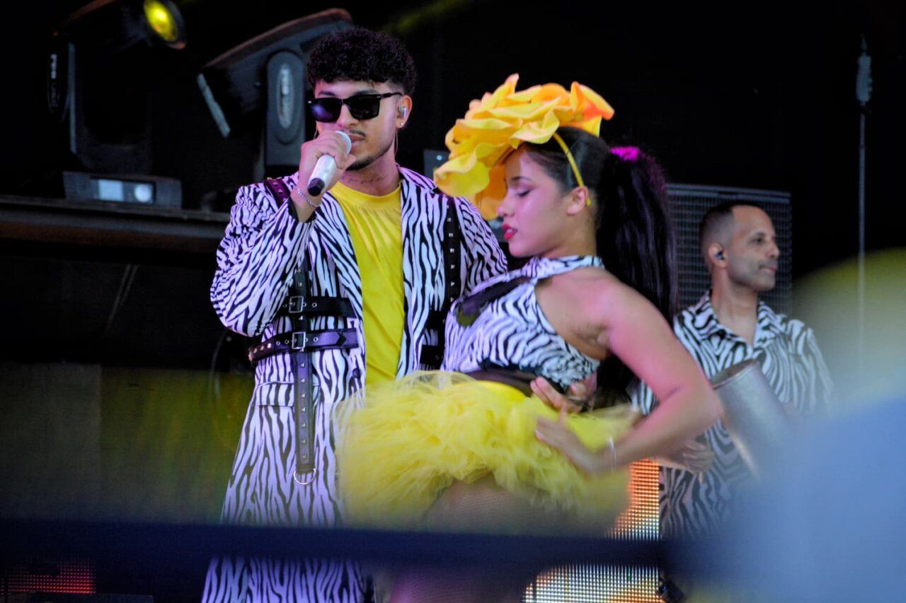 Actuación de El Combo Dominicano y Grupo Beatriz en Camponaraya