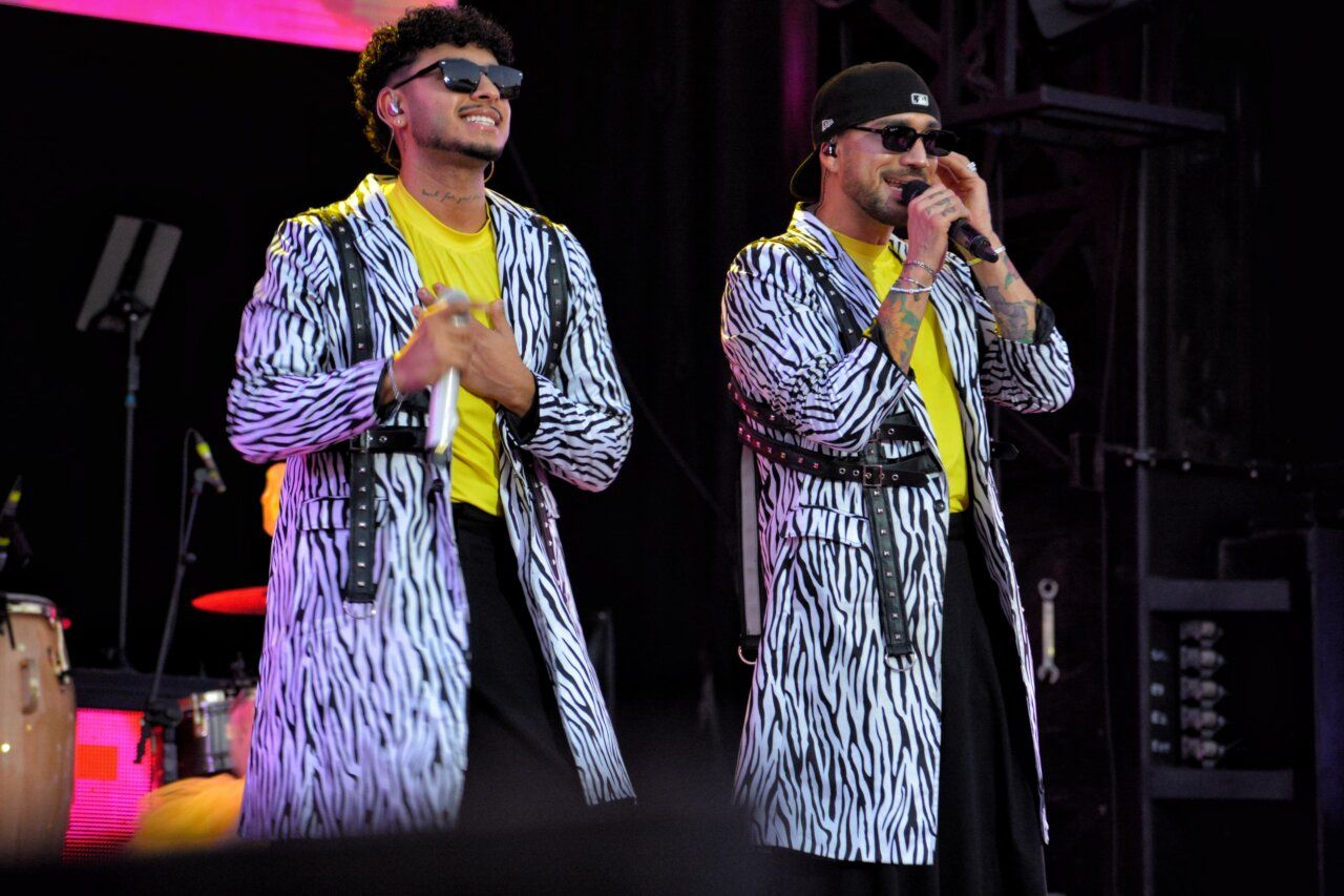 El Combo Dominicano y Grupo Beatriz actuando en las fiestas de la Soledad.