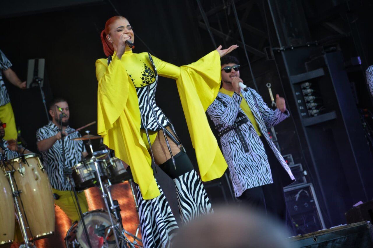 El Combo Dominicano y Grupo Beatriz actuando en las fiestas de Camponaraya