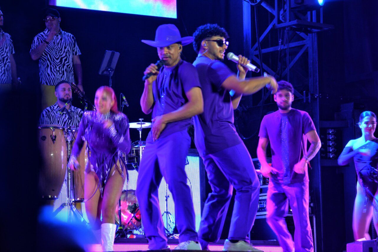 Actuación de El Combo Dominicano y Grupo Beatriz en Camponaraya