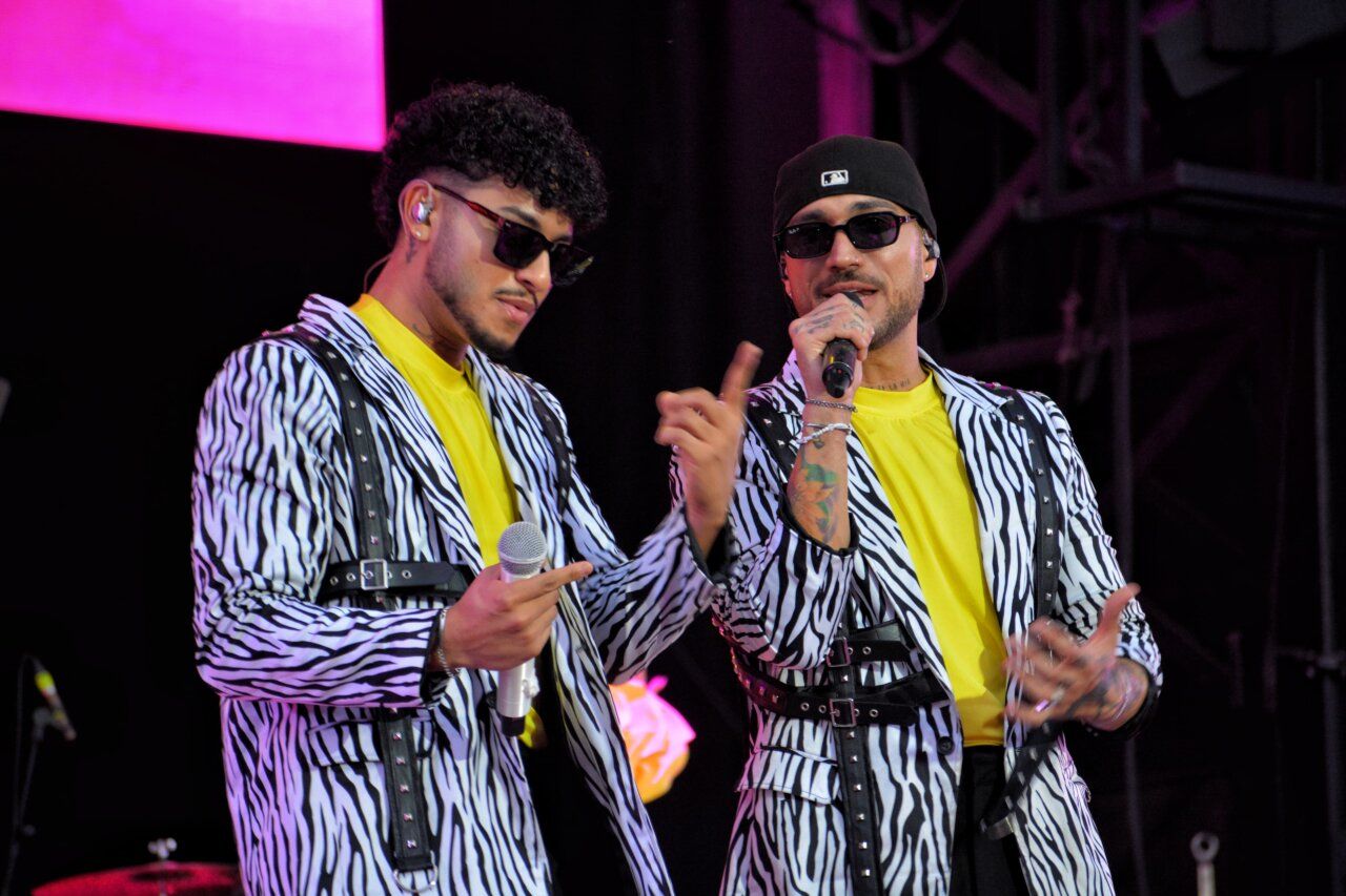 Actuación de El Combo Dominicano y Grupo Beatriz en Camponaraya