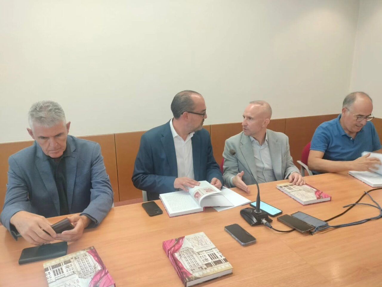 Reunión académica sobre teatros y cines en Ponferrada
