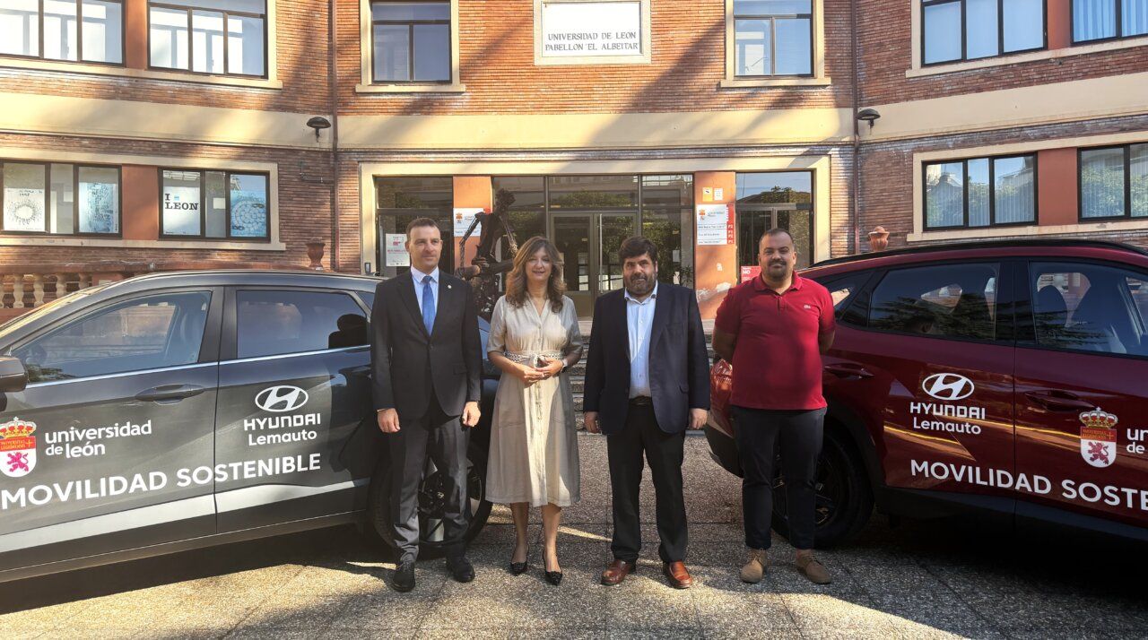 Firma del convenio entre la Universidad de León y Lemauto Automoción para movilidad sostenible