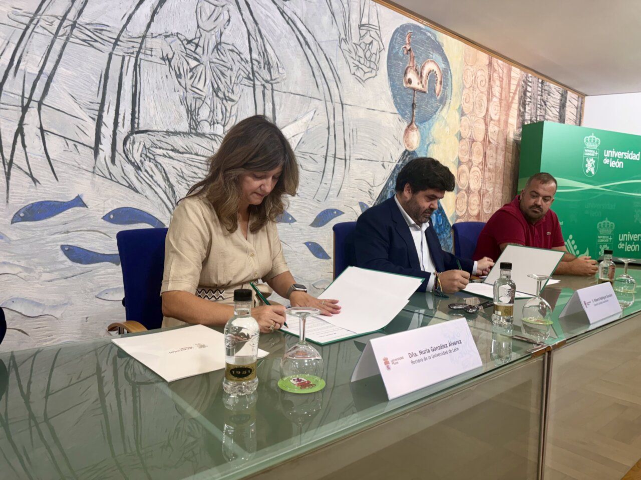Firma de convenio entre la Universidad de León y Lemauto Automoción