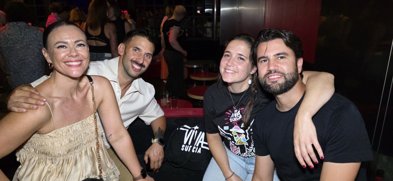 Grupo de amigos disfrutando en la Discoteca Temple durante el evento After Viva Suecia.