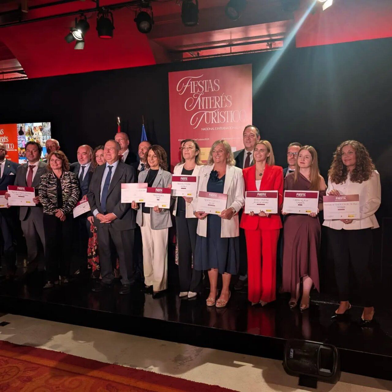 Entrega de diplomas en la Fiesta de Interés Turístico Internacional en Madrid