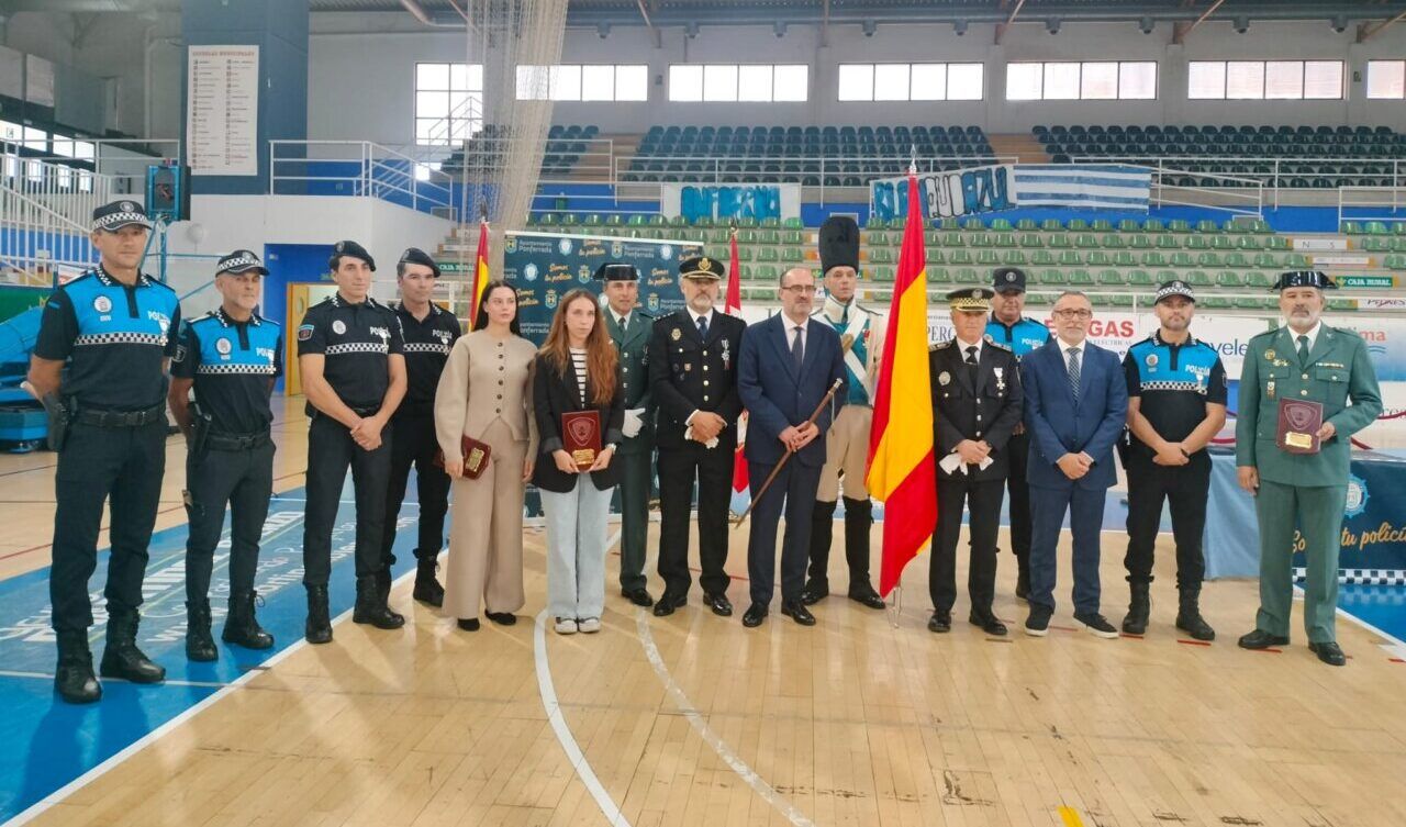 Acto de celebración de la Policía Municipal de Ponferrada con autoridades y agentes