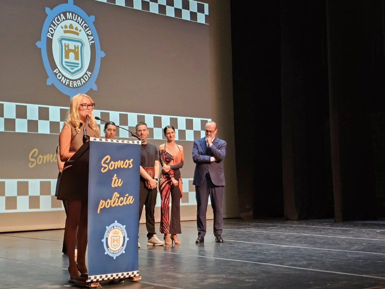 Presentación en la gala benéfica de la Policía Municipal de Ponferrada