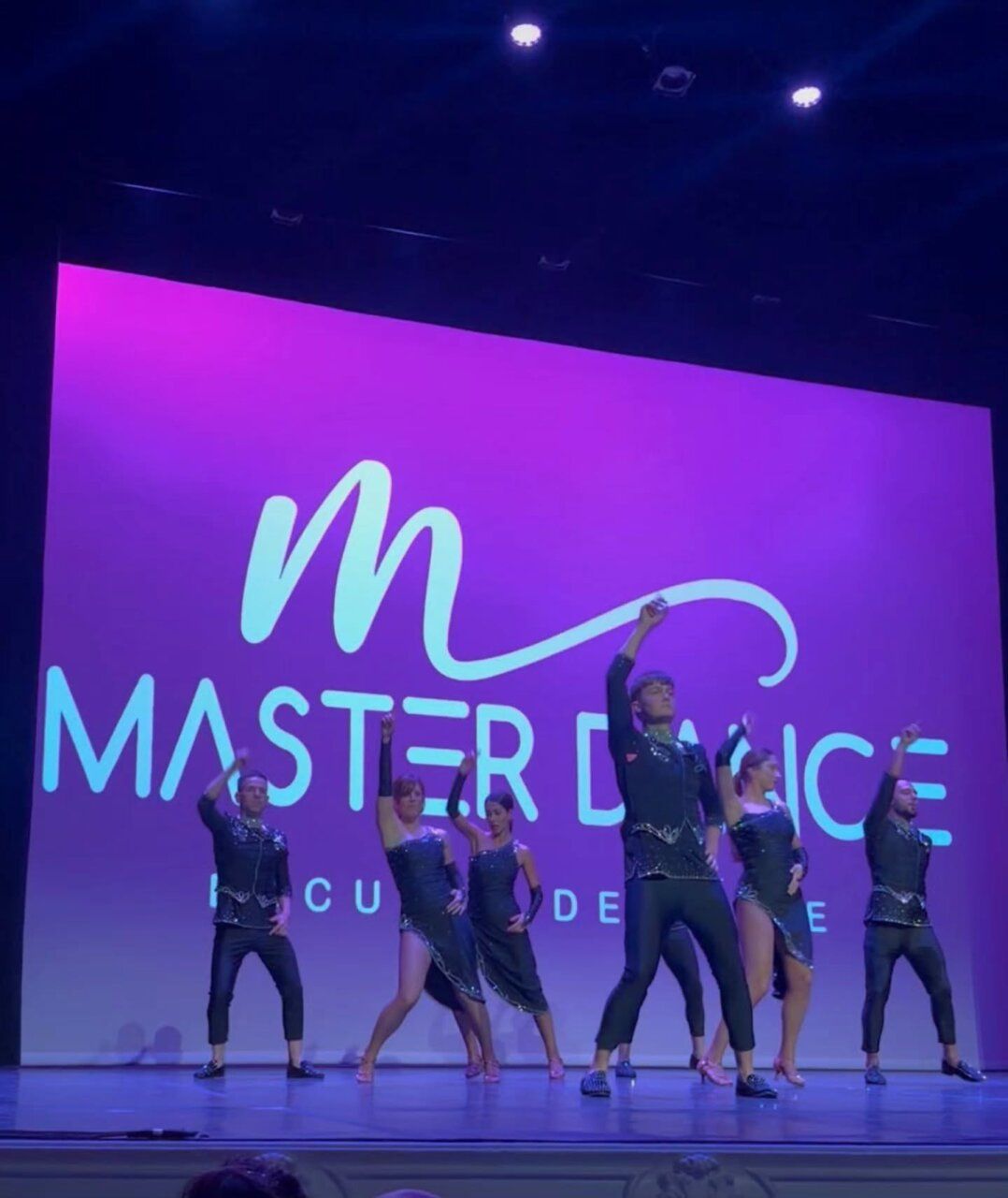 Acto de gala benéfica de la Policía Municipal con danza y reconocimiento