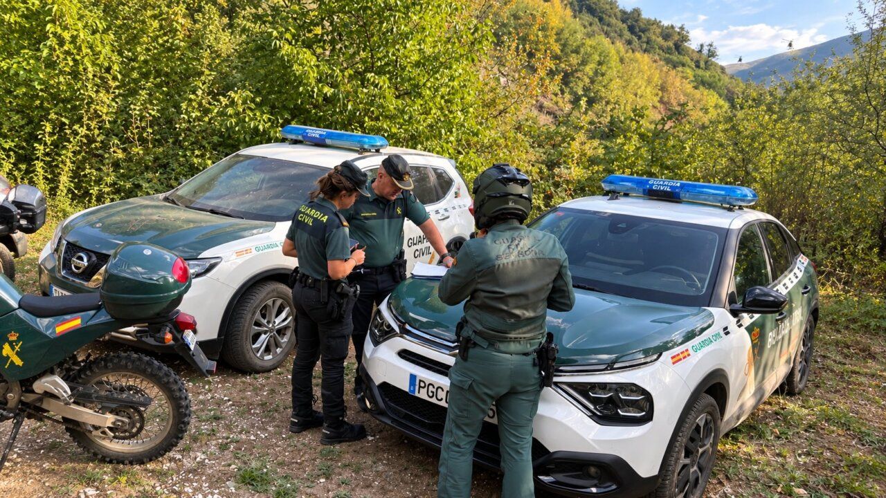 Efectivos de la Guardia Civil en un operativo de búsqueda en la naturaleza