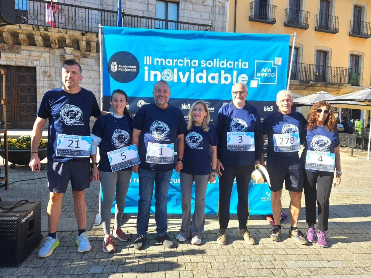 Participantes de la III Marcha Solidaria Inolvidable por el Alzheimer en Ponferrada