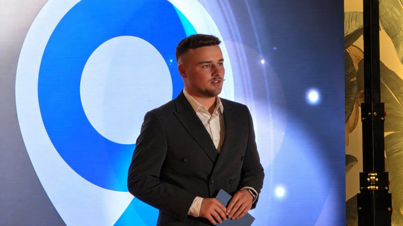 Presentador en la gala de inauguración de La 9 Televisión en León
