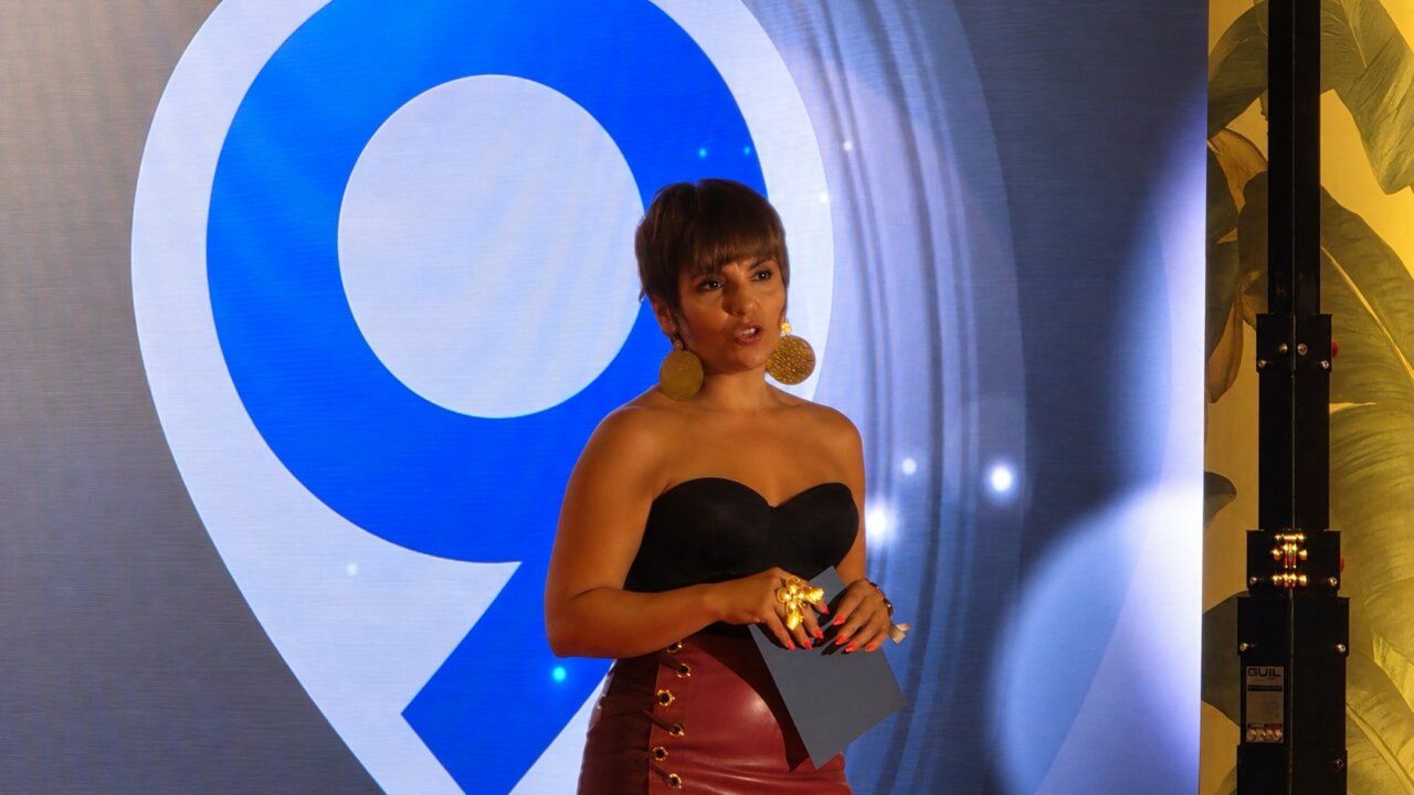 Presentadora de La 9 Televisión en la gala de inauguración de temporada