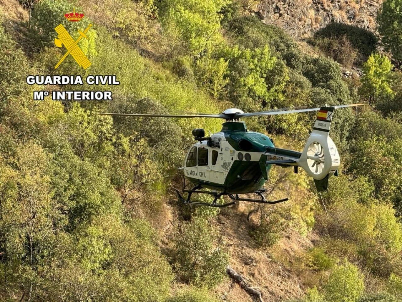 Helicóptero de la Guardia Civil en operación de rescate en Sigueya