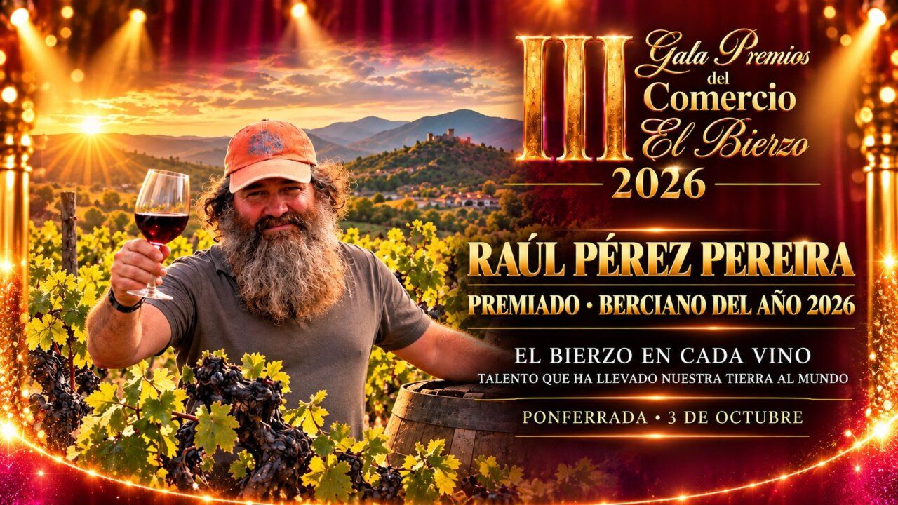 Raúl Pérez sosteniendo una copa de vino en un viñedo al atardecer