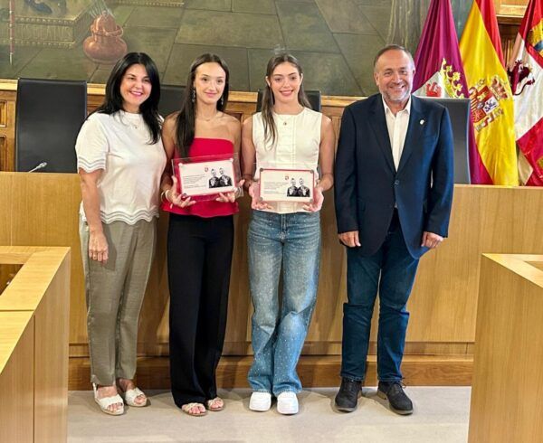 Homenaje a las gimnastas Andrea Corral y Andrea Fernández en la Diputación de León