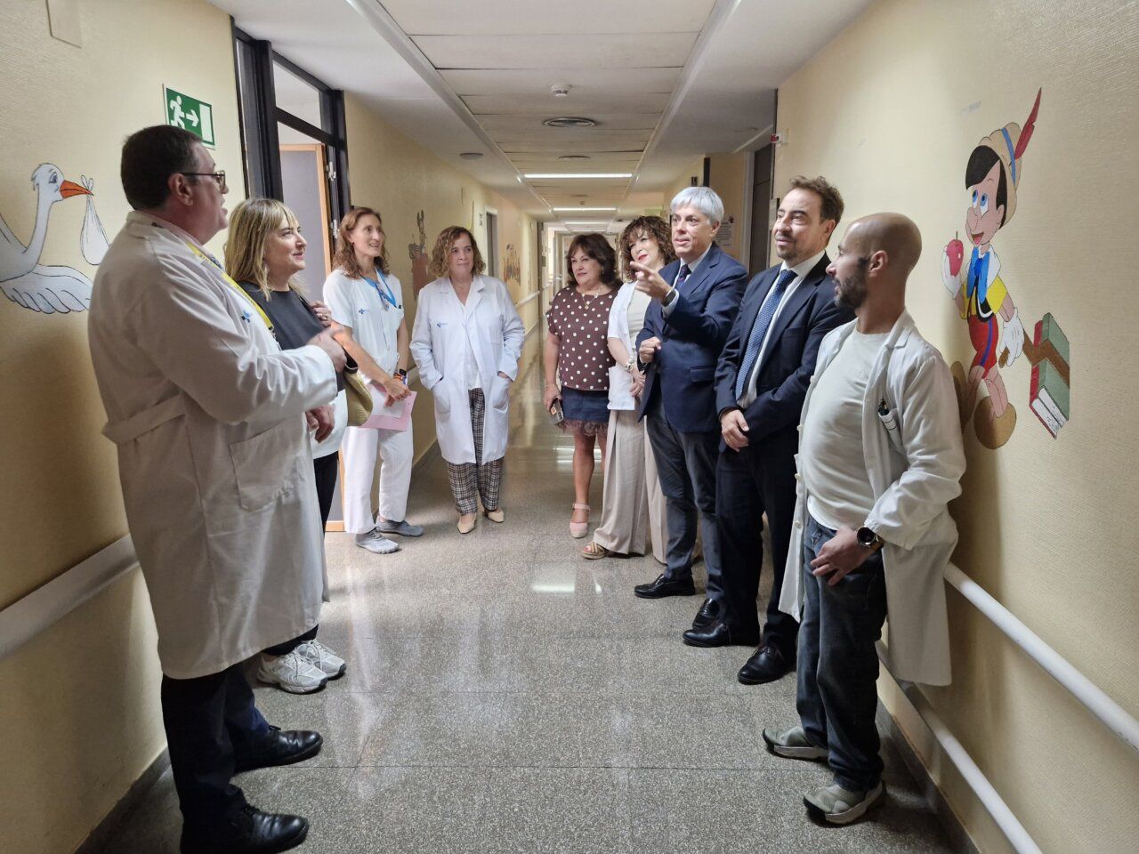Pedro Gómez de Quero en visita al Servicio de Pediatría del Hospital El Bierzo