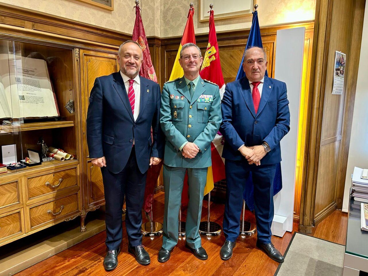 Recepción de despedida al coronel Julio Andrés Gutiérrez por autoridades de León.