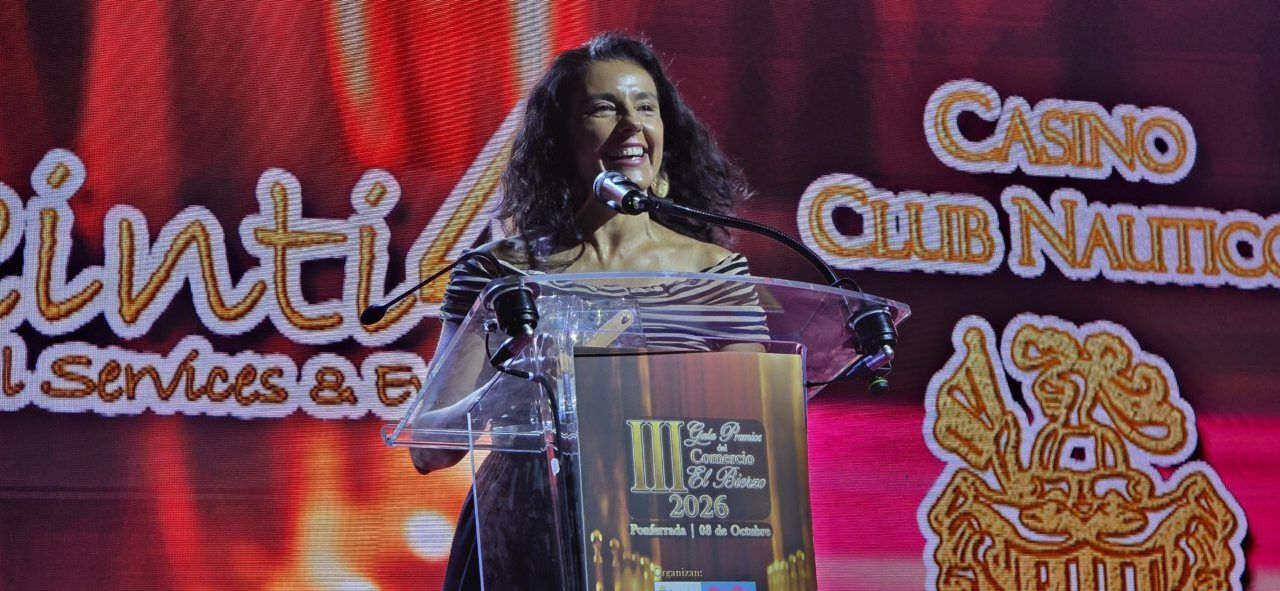 Marta Sánchez actuando en la III Gala del Comercio de Ponferrada