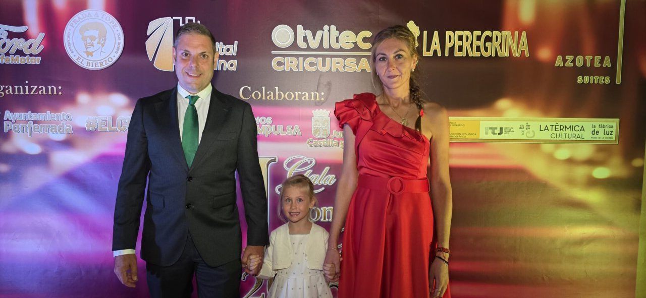 Asistentes a la III Gala del Comercio de Ponferrada en un evento formal