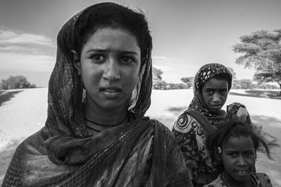 Retrato en blanco y negro de mujeres en Sudán del Sur