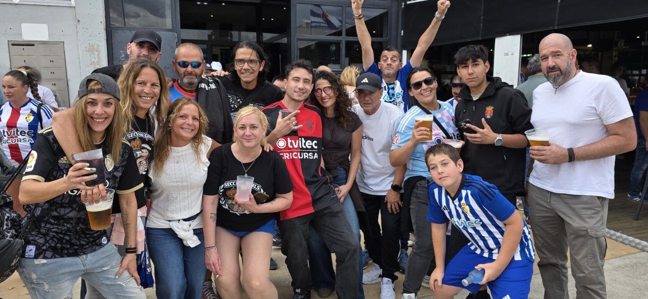 Grupo de aficionados de la Ponferradina en el Bar El Toralín