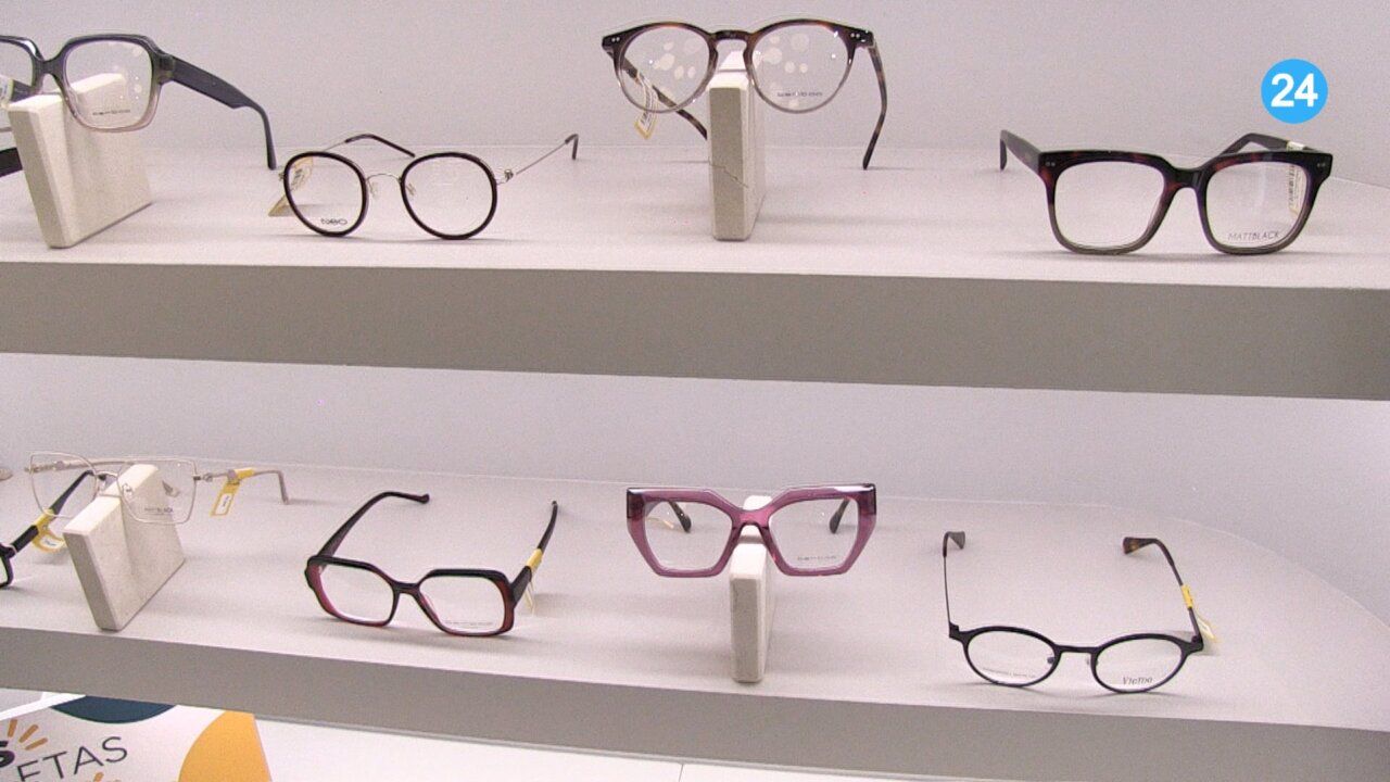 Gafas de diferentes estilos en la óptica Zurita de Ponferrada