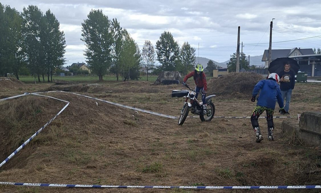 Niños compitiendo en el VI Trial de Niñ@s en Camponaraya