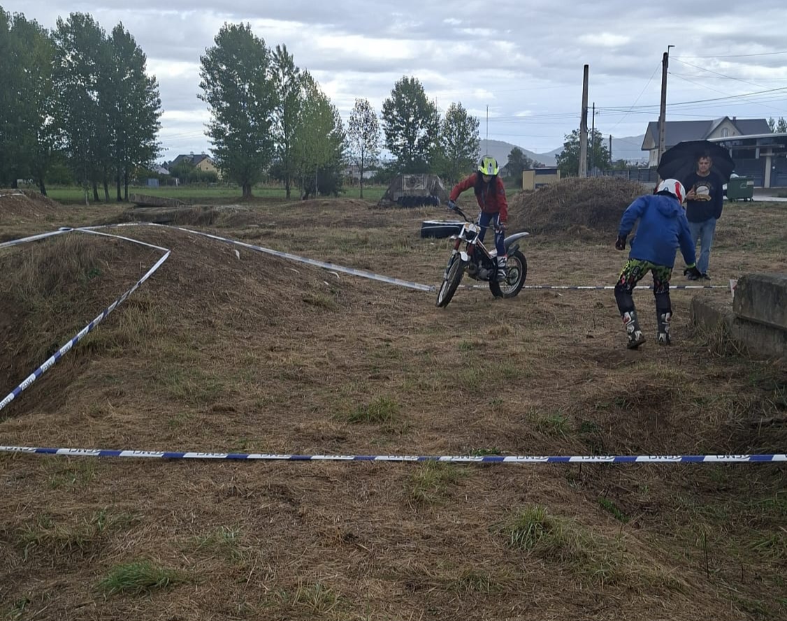 Niños compitiendo en el VI Trial de Niñ@s en Camponaraya