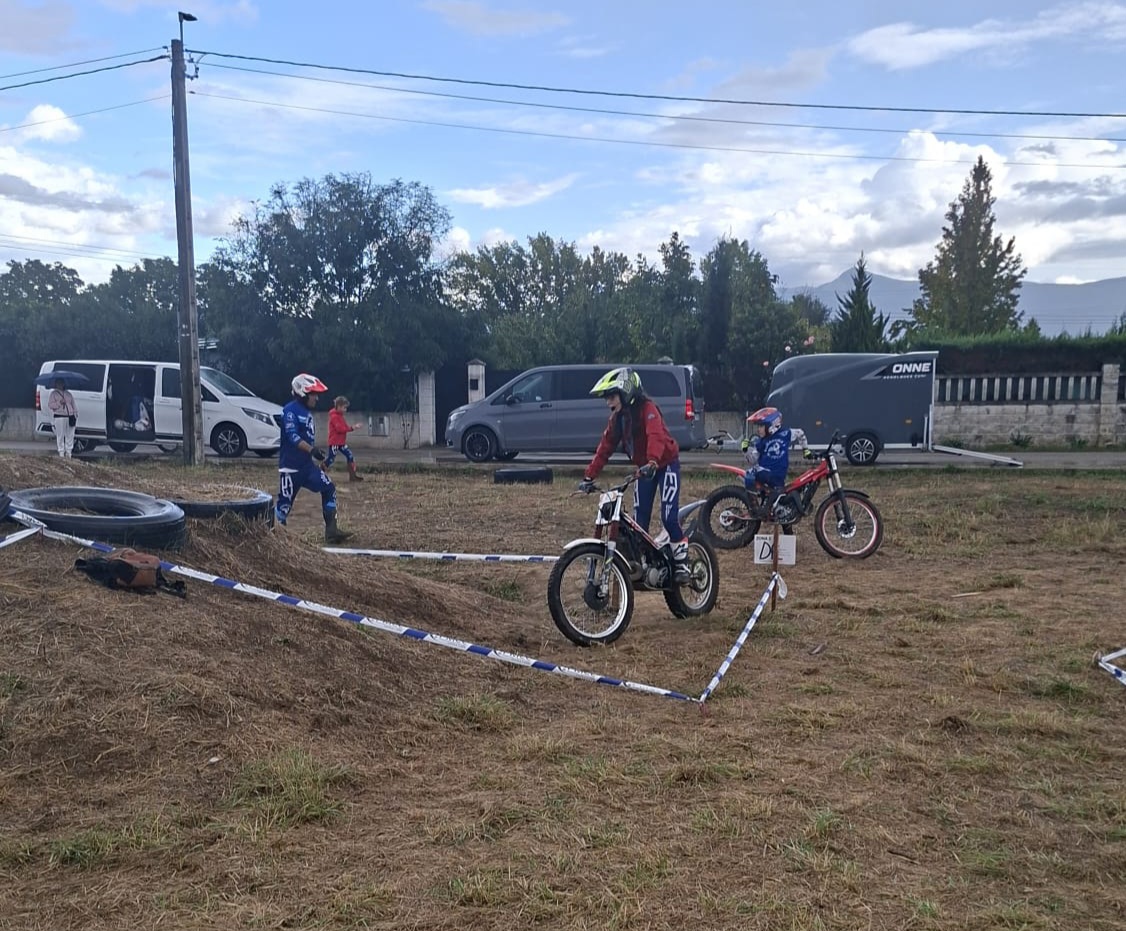 Niños compitiendo en el VI Trial de Niñ@s en Camponaraya