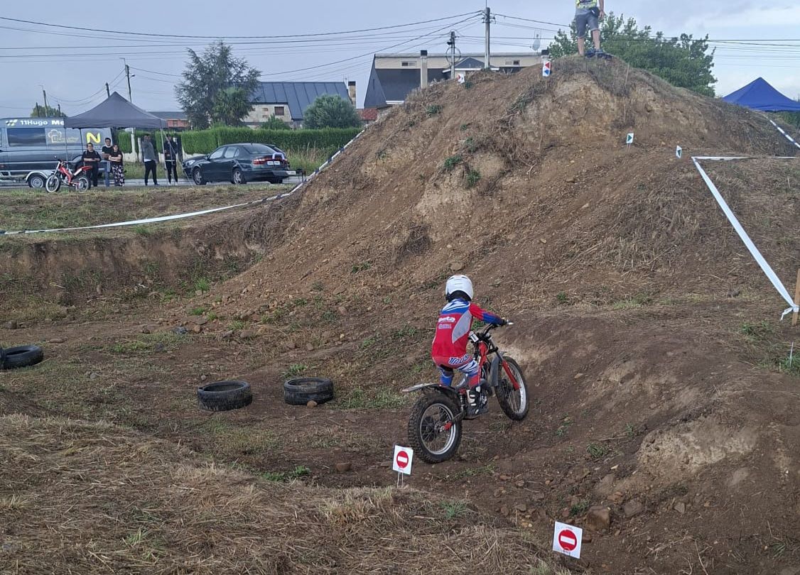 Niño compitiendo en el VI Trial de Niñ@s de Camponaraya