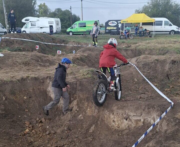 Niños compitiendo en el VI Trial de Niñ@s en Camponaraya
