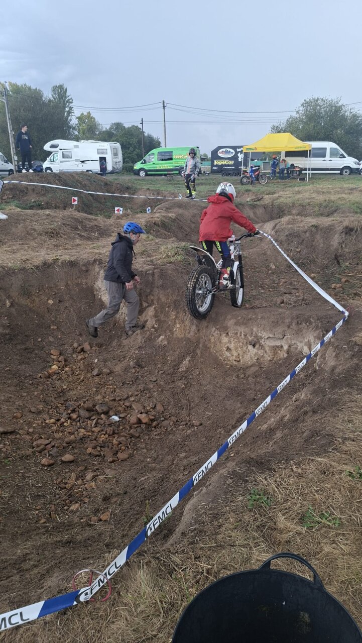 Niños compitiendo en el VI Trial de Niñ@s en Camponaraya