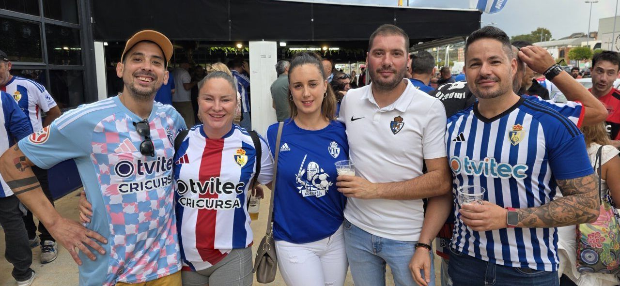 Grupo de aficionados de la Ponferradina en el Bar El Toralín