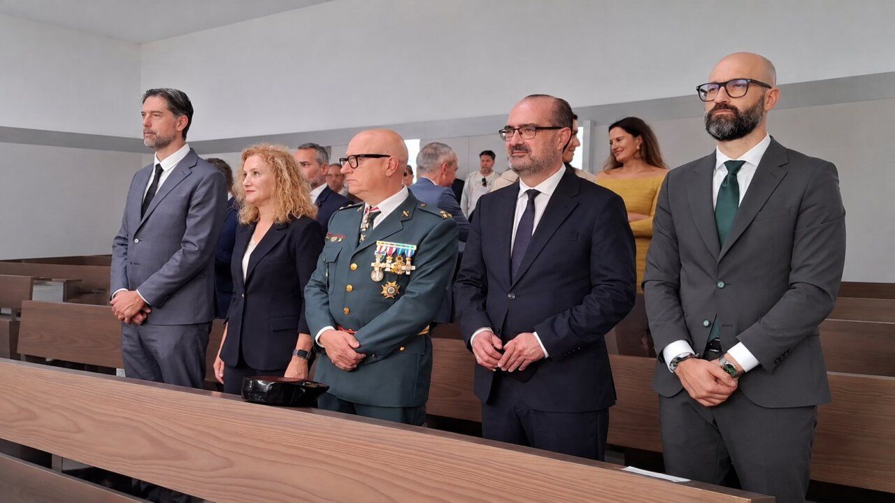 Ceremonia formal con autoridades y Guardia Civil en Ponferrada