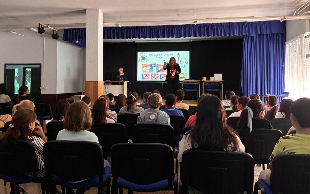 Charla sobre salud bucodental en el CEIP Campo de la Cruz