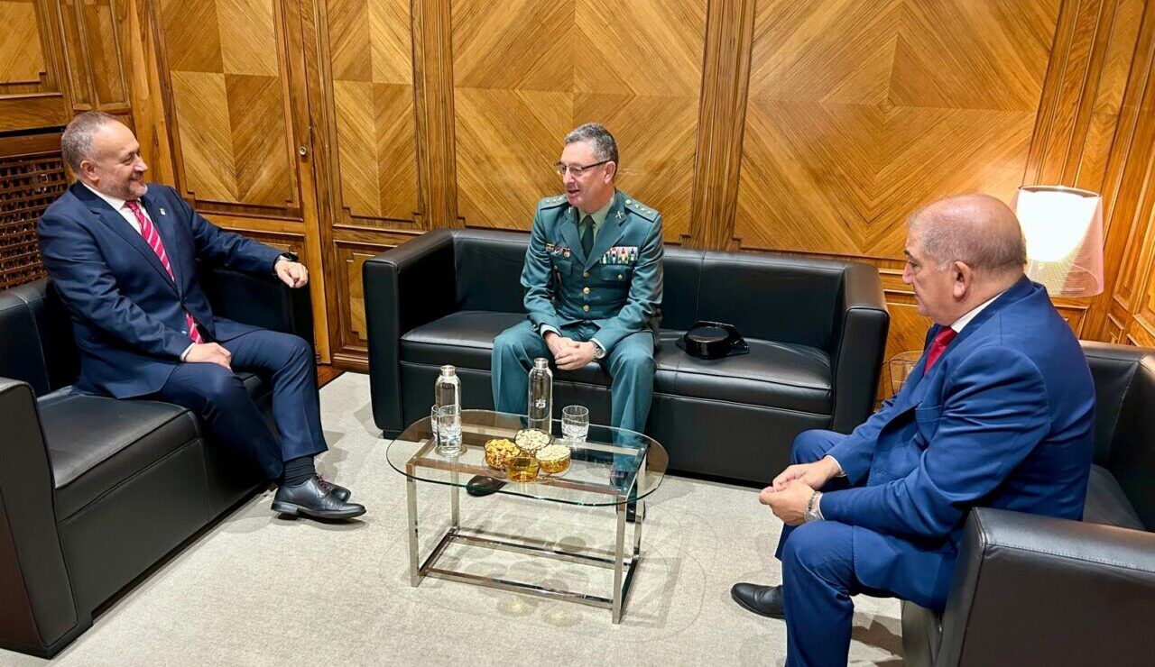 Reunión de despedida del coronel Julio Andrés Gutiérrez en la Diputación de León