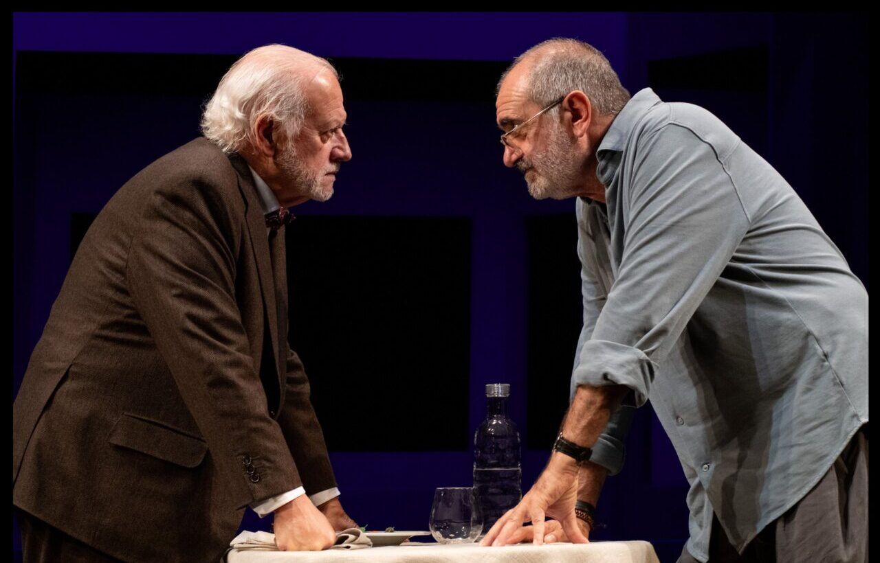 Juan Echanove y Joaquín Climent en un intenso duelo escénico.