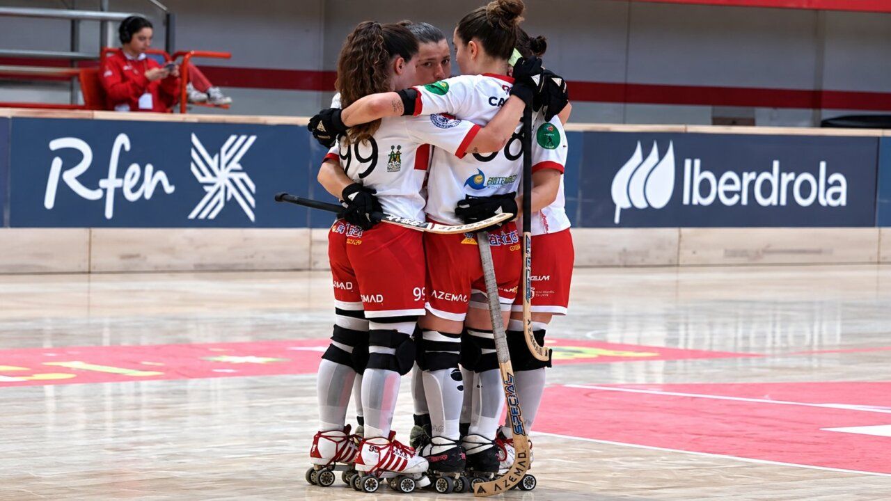 Jugadoras del Bembibre H.C. en un momento de celebración durante un torneo