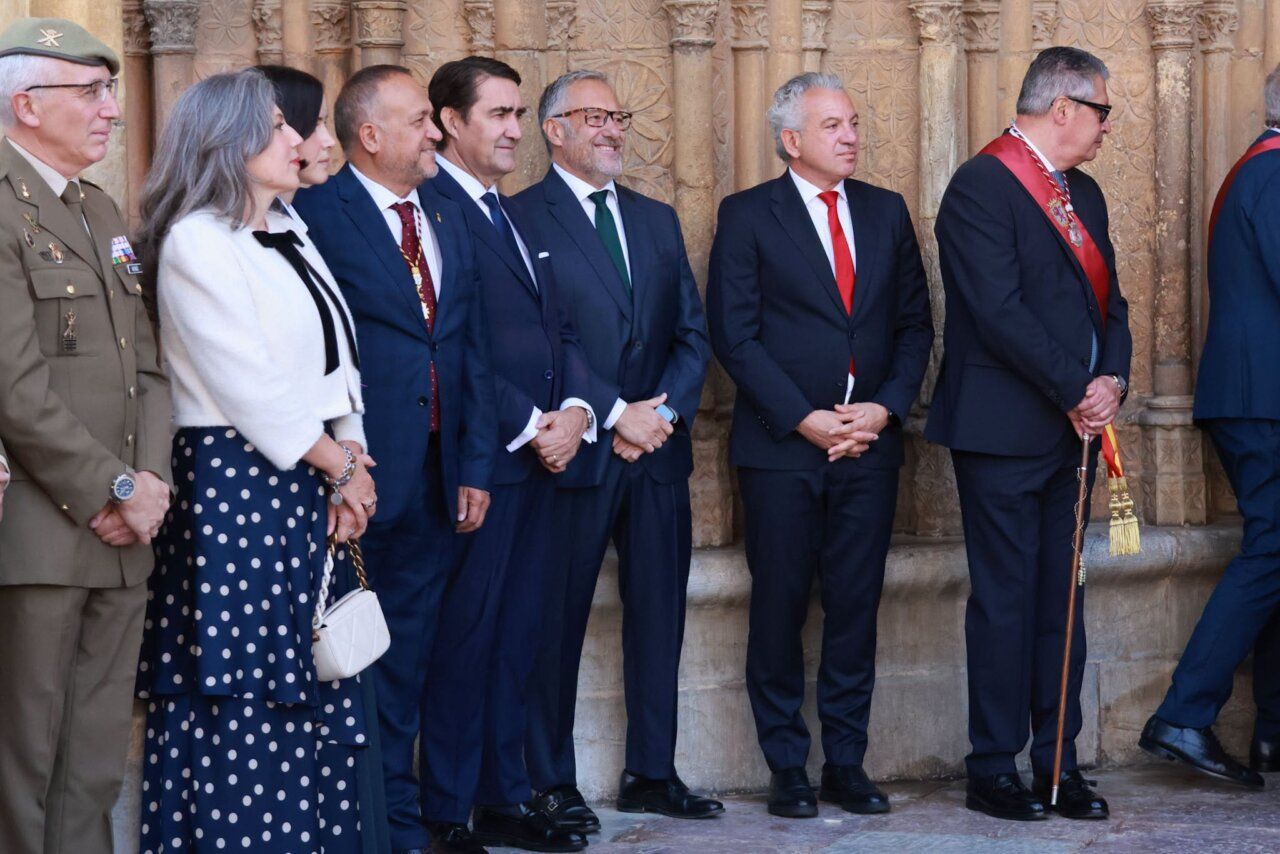 Ceremonia de Las Cantaderas en la Catedral de León con autoridades presentes