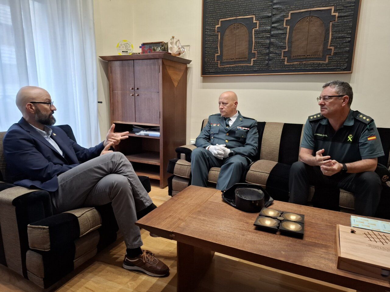 Reunión del nuevo jefe de la Guardia Civil de Ponferrada con autoridades locales