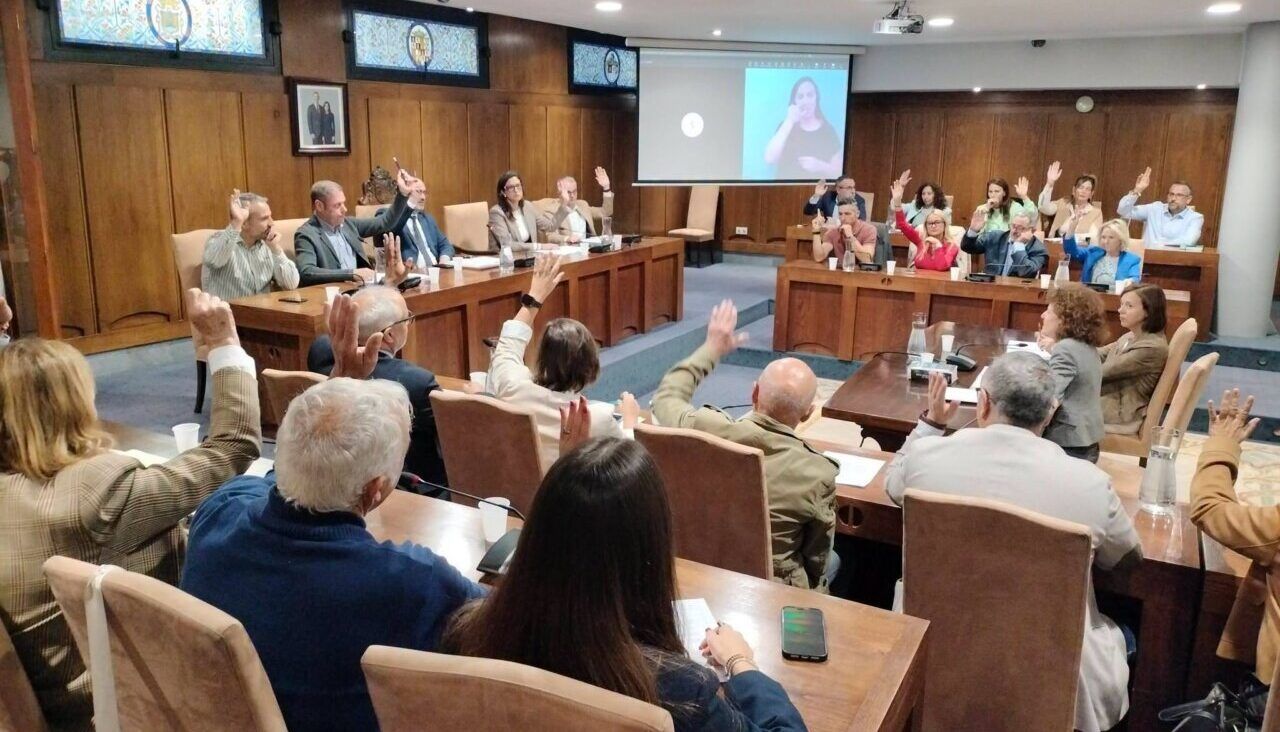 Reunión del pleno en Ponferrada sobre el canal de Cornatel