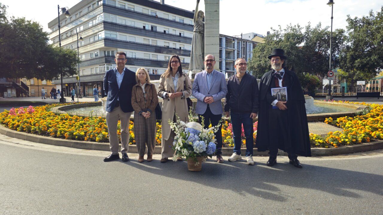 Celebración del centenario de La Carrasca en Ponferrada con flores