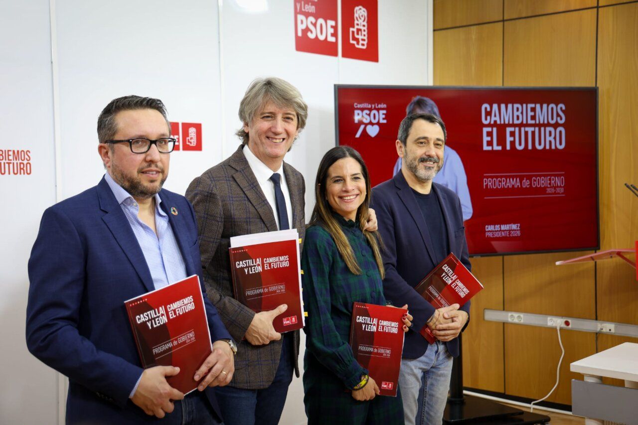 Miembros del PSOE en Castilla y León presentando un programa de gobierno