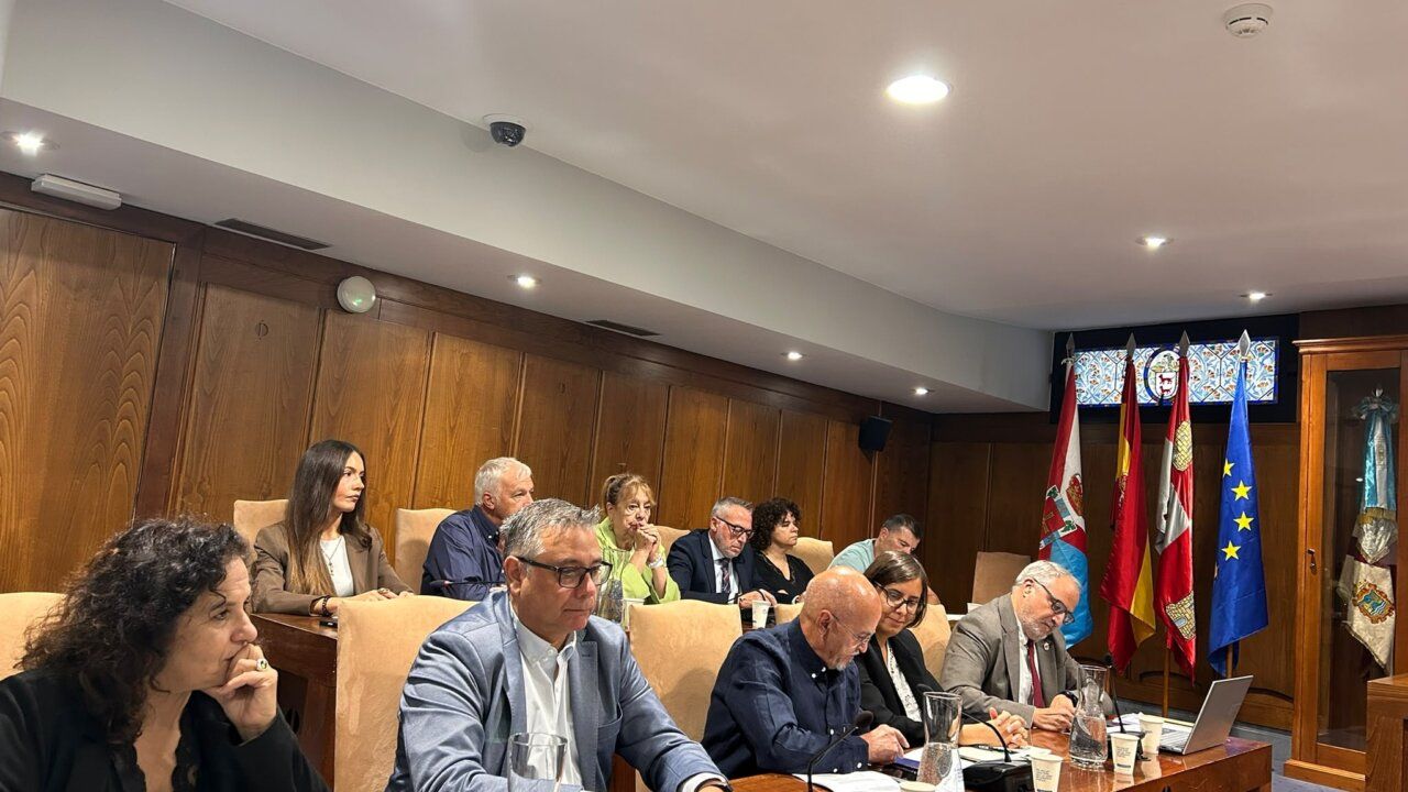Reunión del PSOE sobre obras en Montes de Valdueza