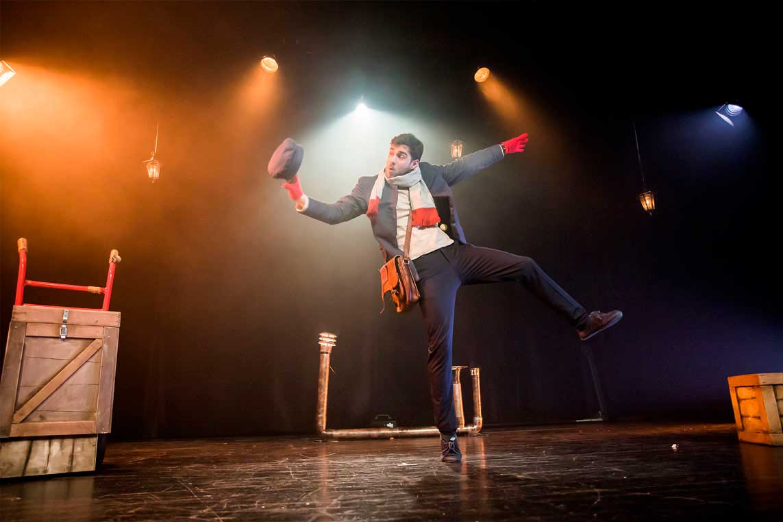 Artista de circo actuando en el espectáculo Gota en Ponferrada